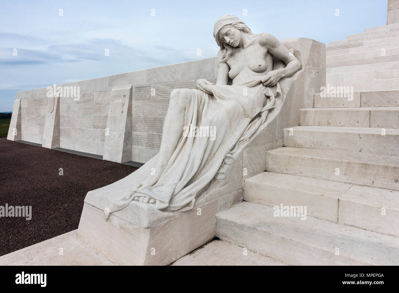 Skulptur Trauernder, Canadian National Monument Crête de Vimy, Erster Weltkrieg, Vimy, Hauts-de-France, Frankr Stockfoto