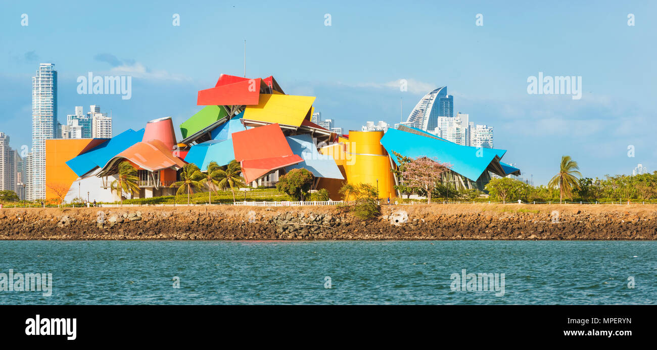 Panama City, Panama - 15. Mai 2015: Biomuseo ist auf der Amador Causeway in Panama City. Es wurde von dem Architekten Frank Gehry entworfen. Das Design wa Stockfoto