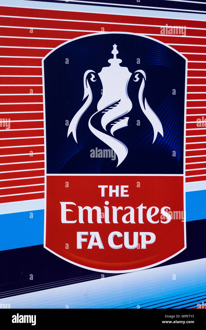 Die Emirate FA Cup Zeichen außerhalb Wembley Stadion, Stadtteil Brent, London, England, Großbritannien Stockfoto