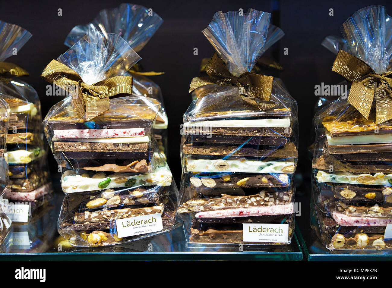 Zürich, Schweiz - 2 September, 2016: Zusammenstellung der Schweizer  Schokolade verpackt als Geschenk Stockfotografie - Alamy