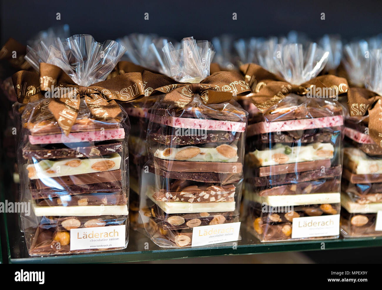 Zürich, Schweiz - 2 September, 2016: Die Auswahl der Schweizer Schokolade  verpackt als Geschenk Stockfotografie - Alamy