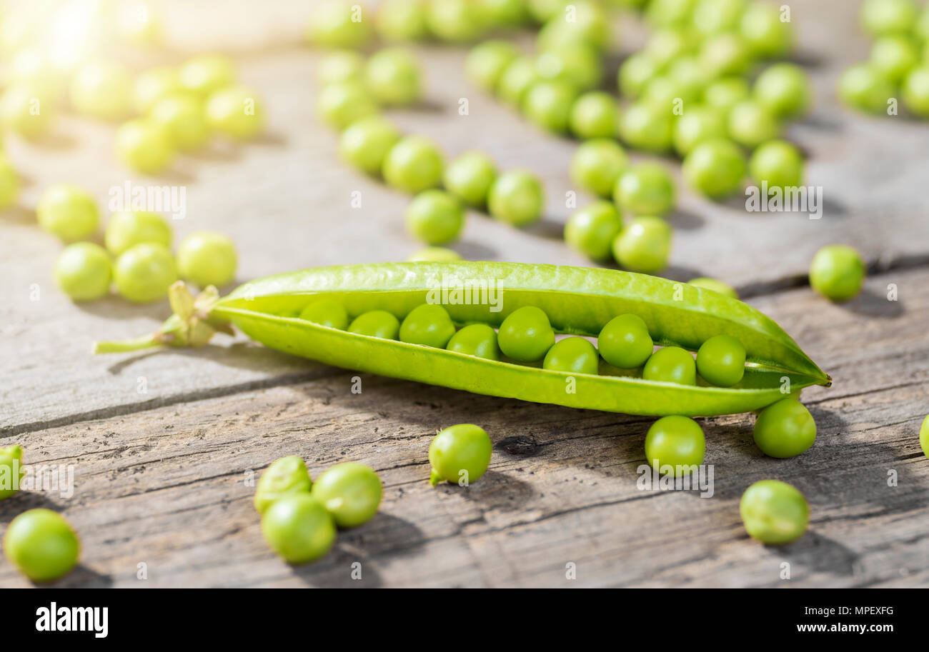 Pea Körner auf dem Boden Stockfoto