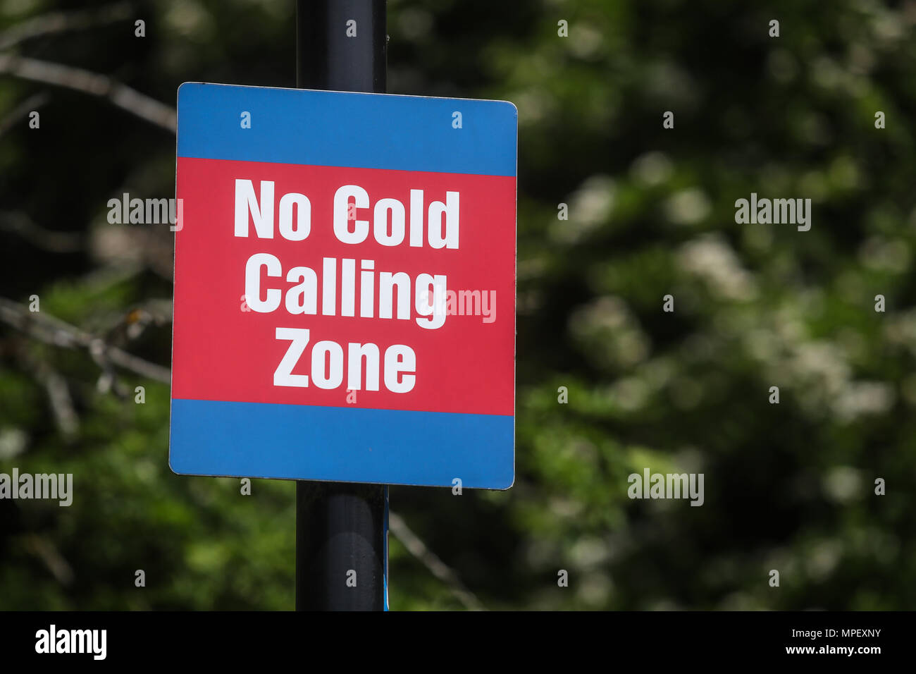 Keine Cold Calling Zeichen in einem Wohngebiet. Stockfoto