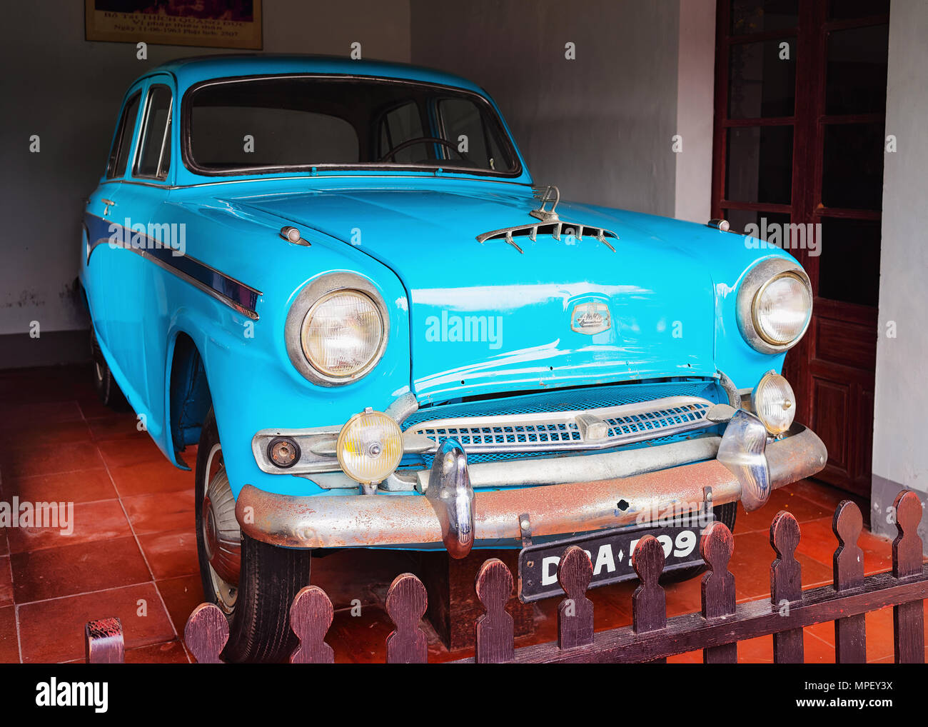 Hue, Vietnam - Februar 19, 2016: 1963 Austin alten Auto in Hue, Vietnam Stockfoto