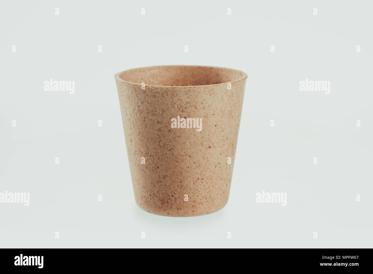 Bio wafer Cup auf weißem isoliert. Stockfoto