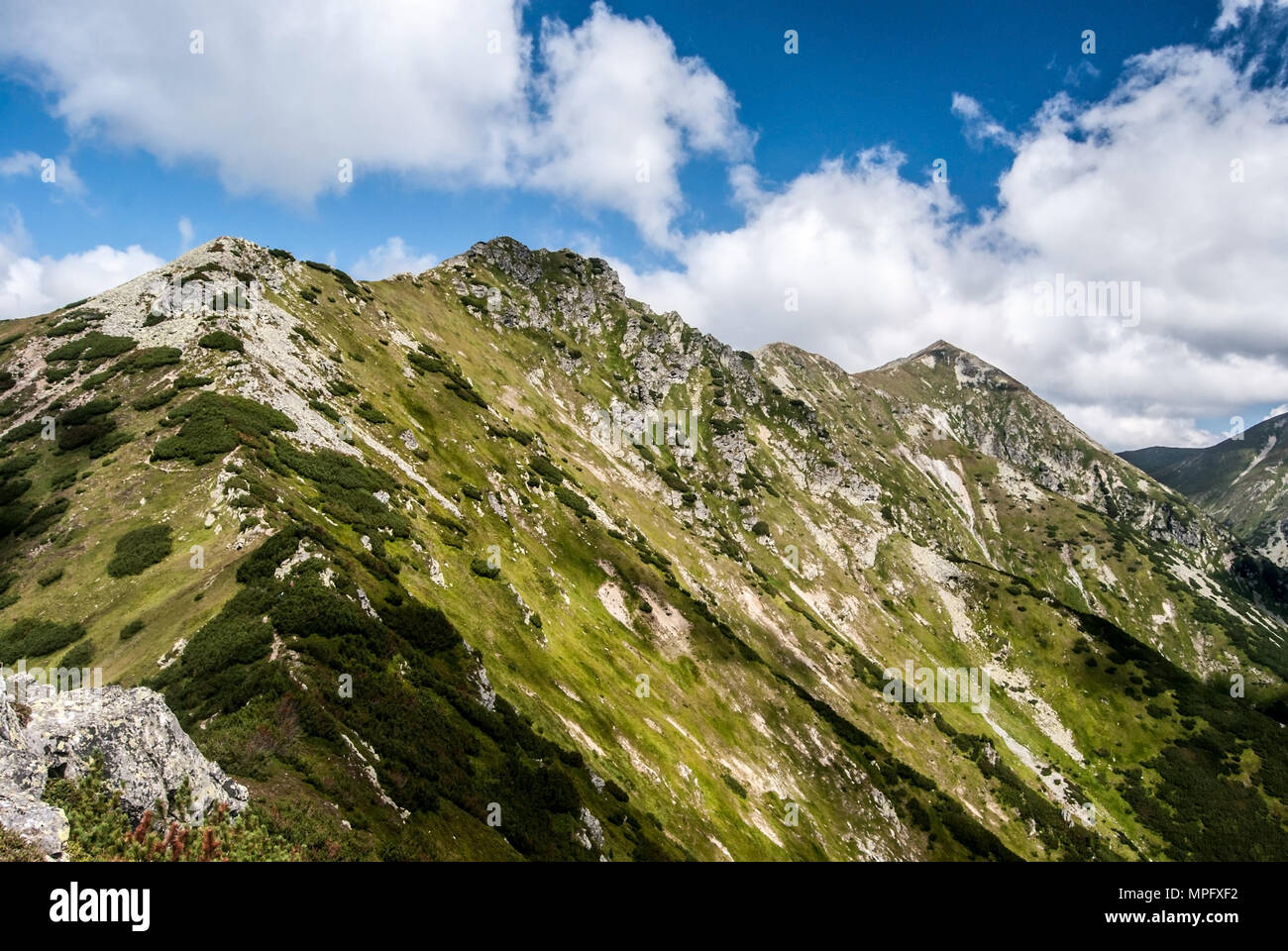 Otrhance Bergrücken geteilt und Jamnicka Rackova Dolina Täler in der Westlichen Tatra in der Slowakei Stockfoto