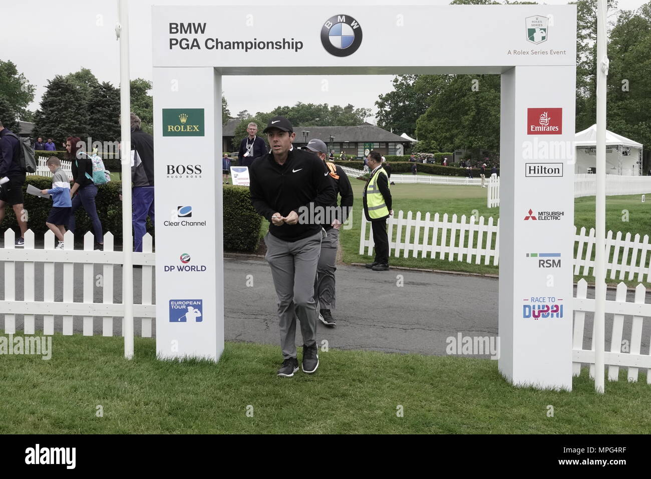 Wentworth, Surrey, UK, 23. Mai, 2018 Rory McIlroy kommt auf den ersten T-Stück am BMW ProAM Golf PGA Championship. Credit: Motofoto/Alamy leben Nachrichten Stockfoto