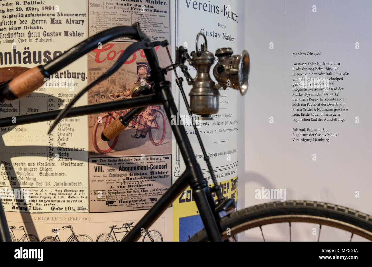 23. Mai 2018, Deutschland, Hamburg: Komponist Gustav Mahler's Bicycle ist auf Anzeige an der Gustav-Mahler-Museum. In der Hamburger Komponisten Viertel, dem Gustav-Mahler-Museum und die Fanny-und-Felix-Mendelssohn-Museum wurden vor kurzem neu eröffnet. Foto: Axel Heimken/dpa Stockfoto
