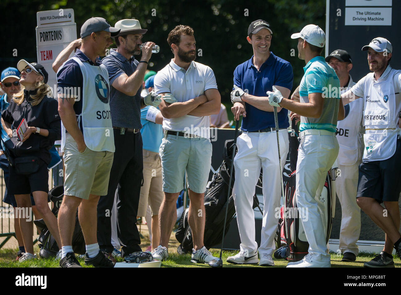 Wentworth, England. 23. Mai 2018. "Herr Gray Spielen Sie jetzt "Fünfzig Schattierungen von Grau star Jamie Dornan üben sein Schwingen an der PGA Pro bin bei Wentworth. Zusammen mit anderen Schauspieler Matthew Goode (die Krone und Downton Abtei) und Dougray Scott (die Frau in Weiß) Die drei Akteure sind in der jährlichen Pro bin auf der West Kurs bei Wentworth. Andere spielen gehören Niall Horan (eine Richtung) Piers Morgan und Pep Guardiola Credit: David Betteridge/Alamy leben Nachrichten Stockfoto