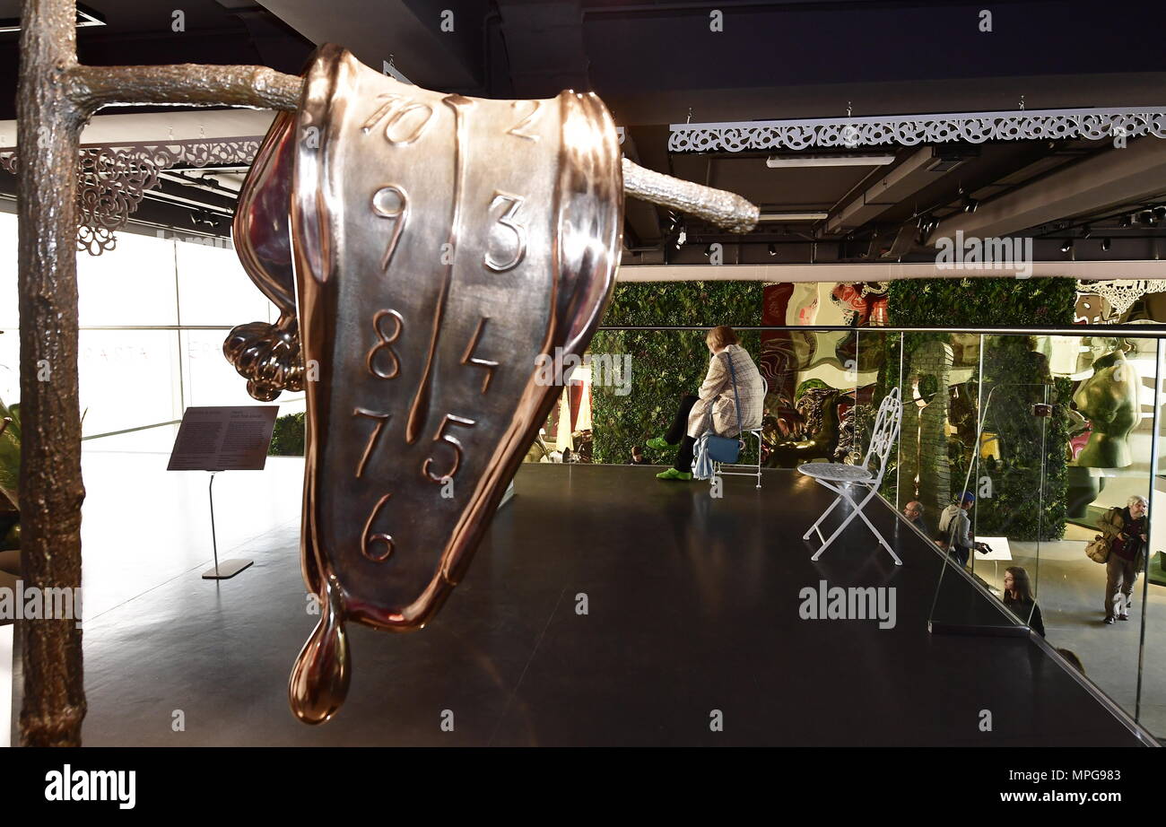 The Persistence Of Memory Salvador Dali Stockfotos und bilder Kaufen Alamy