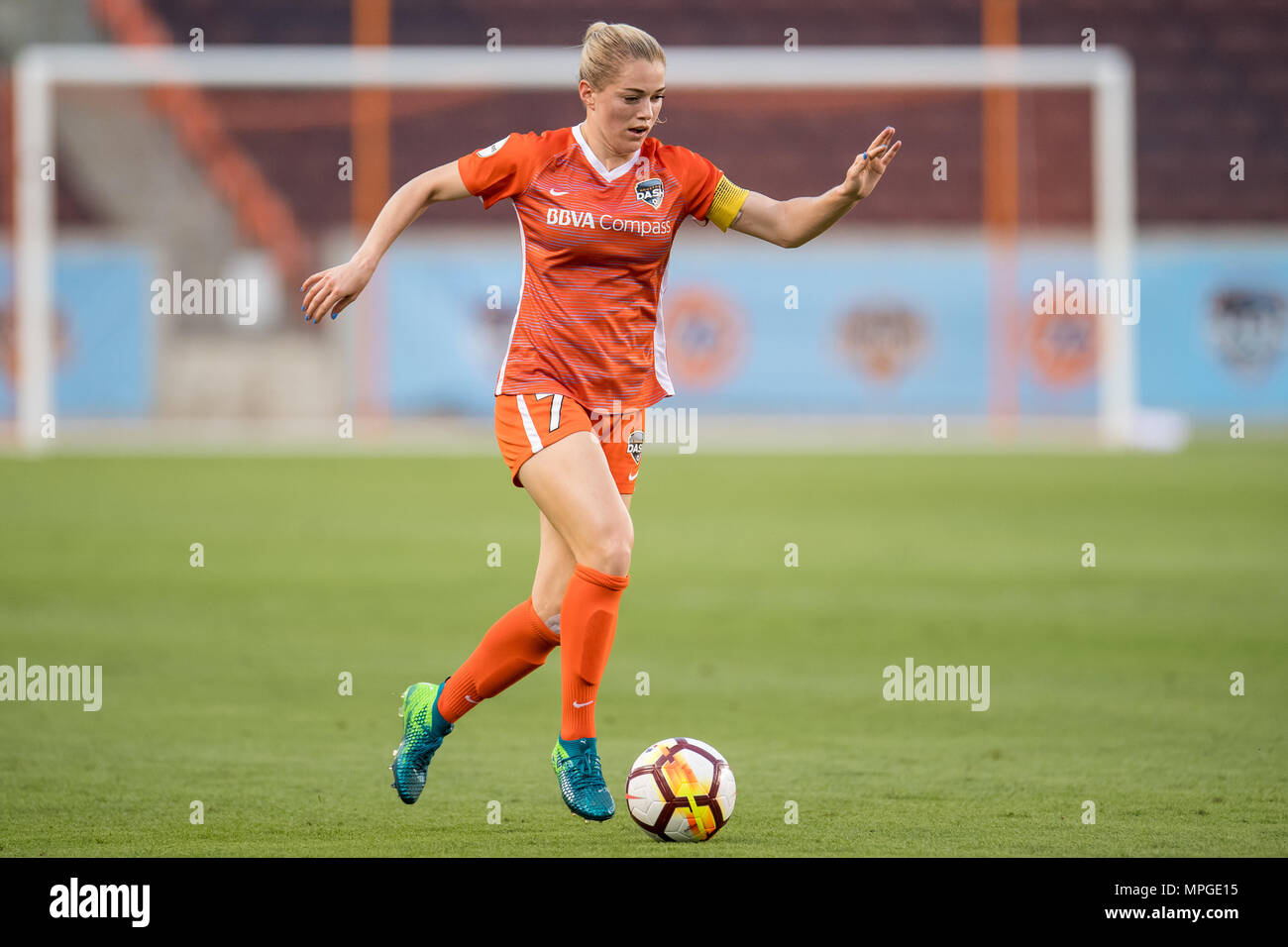 Houston, TX, USA. 23 Mai, 2018. Houston Dash vorwärts Kealia Ohai (7) steuert die Kugel bei einem NWSL Fußballspiel zwischen dem Houston Dash und die Seattle Herrschaft bei BBVA Compass Stadion in Houston, TX. Die Dash gewann mit 2 zu 1. Trask Smith/CSM/Alamy leben Nachrichten Stockfoto