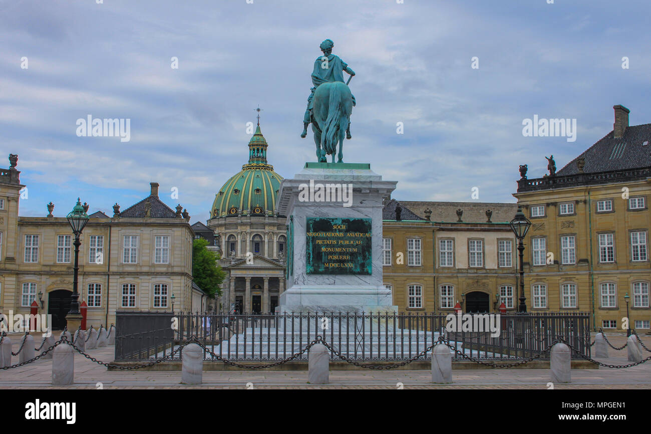 Kopenhagen, Dänemark - der Amalienborg Palast in der Stadt ist eine berühmte touristische Sehenswürdigkeiten Stockfoto