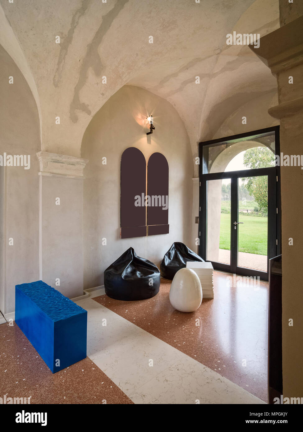 Eingang Innenraum des Restaurants mit Sesseln mit Marmor Taste "Mosaik Boden Stockfoto