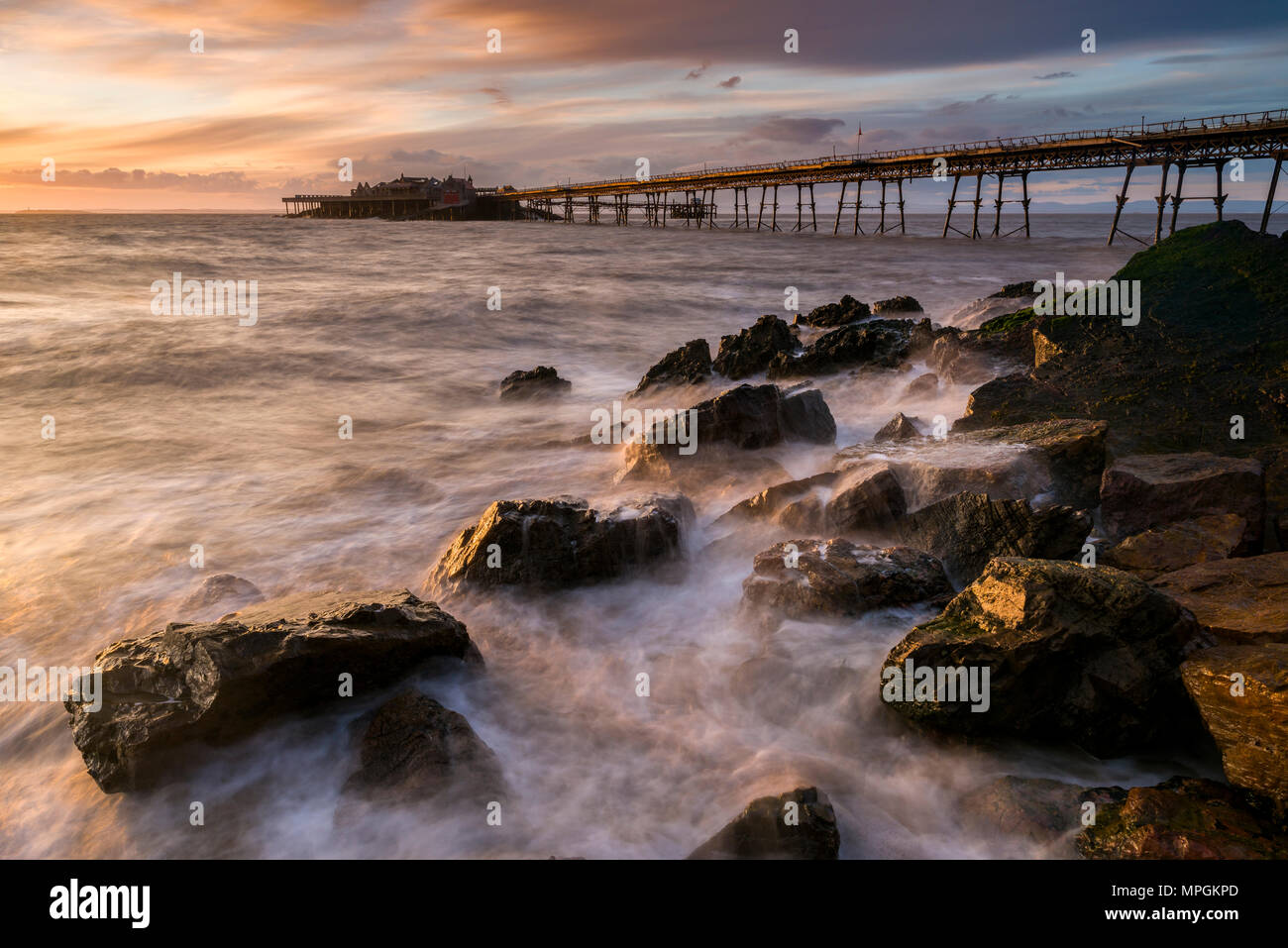 Die verfallenen Birnbeck Pier im Bristol-Kanal am Weston-super-Mare, North Somerset, England. Stockfoto