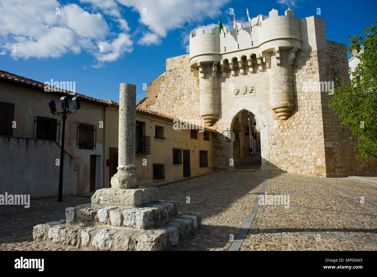 Puerta de Santa Maria, HITA, Guadalajara, Spanien. Santa Maria Tür. Stockfoto