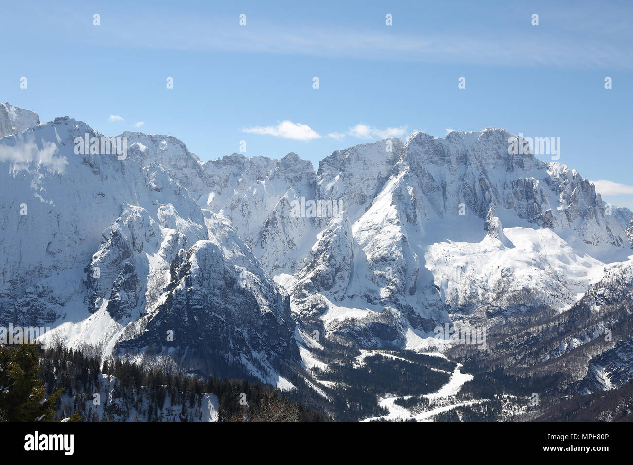 Panorama der Alpen genannt Alpi Carniche von lussari Berg in Nord Italien Stockfoto