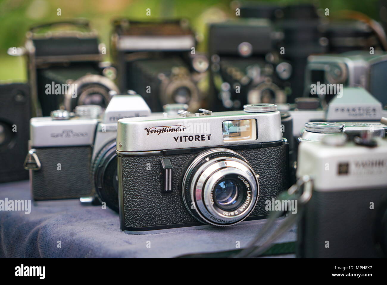 SOFIA, Bulgarien - Mai 2018: Alte vintage Foto Kameras verkaufen im Antiquitäten Markt Stockfoto