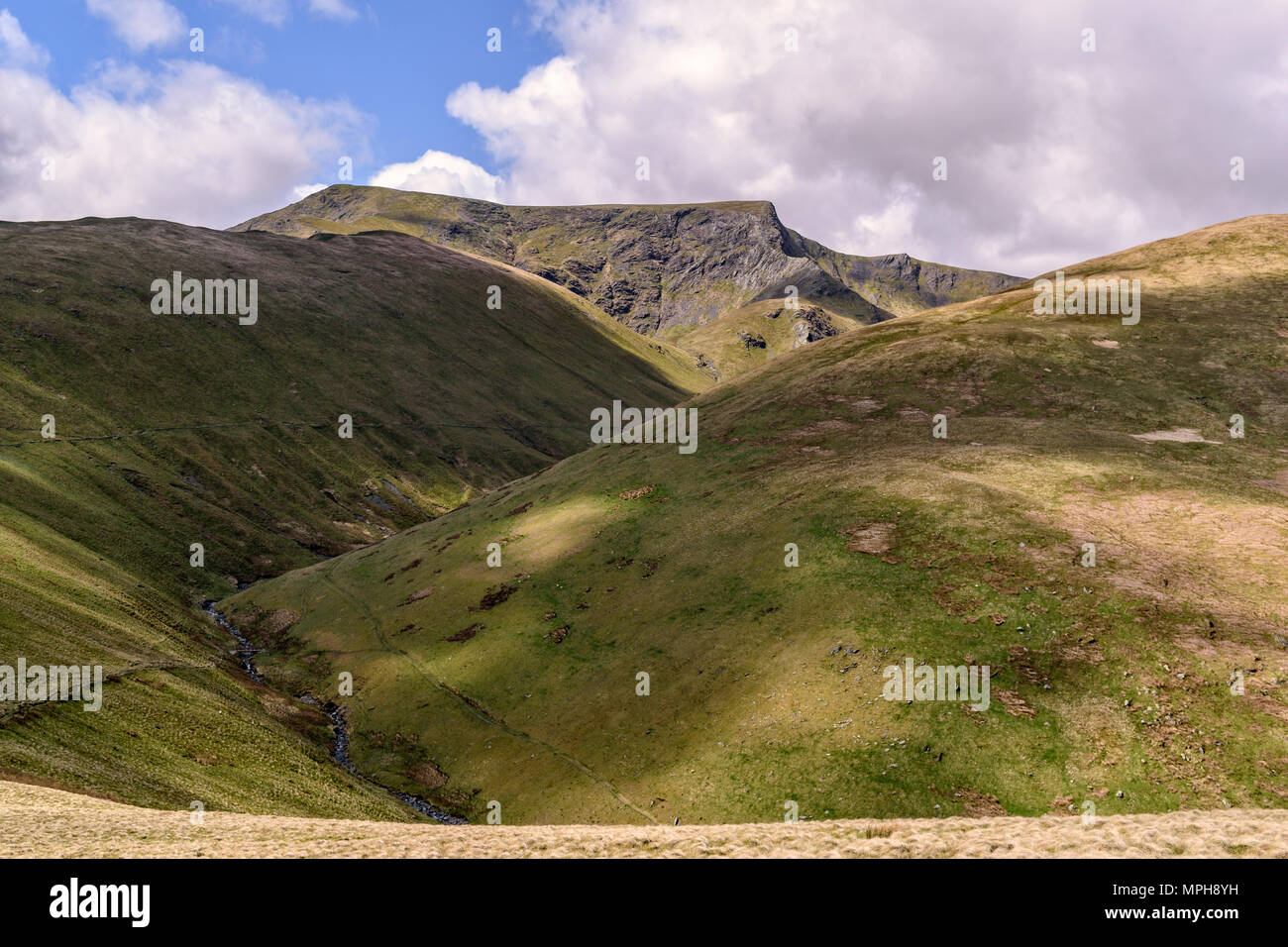 Blencathra und scharfe Kante aus gesehen Souther fiel oben Glenderamackin Beck Stockfoto