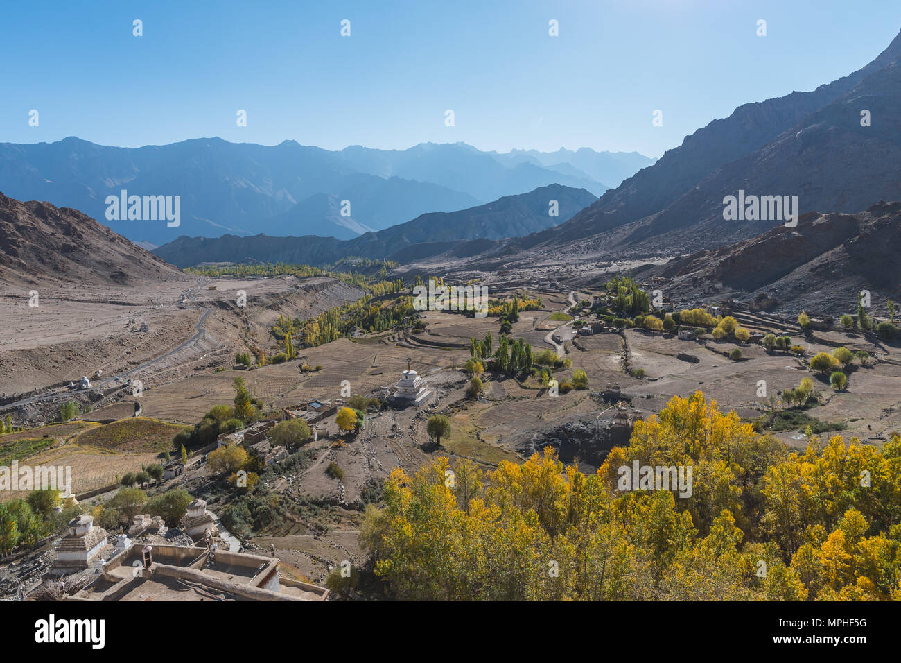 Trockene Landschaft Blick von Lamayuru Kloster. Leh, Ladakh, Indien Stockfoto