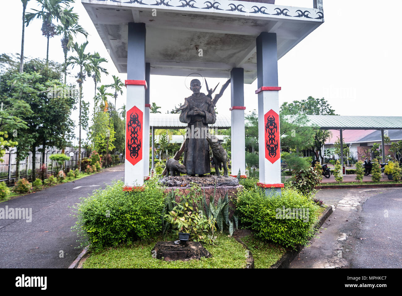 Saint Statue im Garten Stockfoto