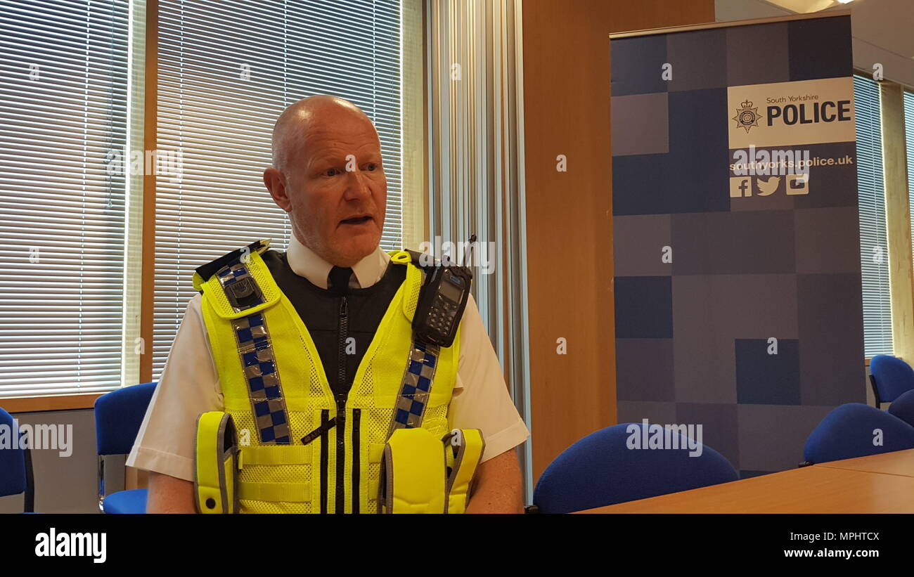 Hauptkommissar Stuart Barton sprechen in South Yorkshire Police HQ nach dem Erstechen eines 19-Jährigen in Sheffield. Der Teenager, der nicht genannt worden, wurde mit schweren Verletzungen in den Woodhouse Bereich am Dienstag Nacht gefunden und starb später in der Stadt Northern General Hospital. Stockfoto
