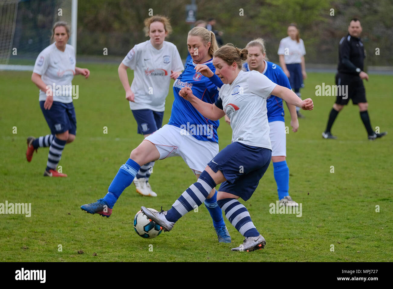 Weibliche Fußball in der Regionalliga Nord West Frauen als Preston North End Damen Carlise übernehmen Stockfoto