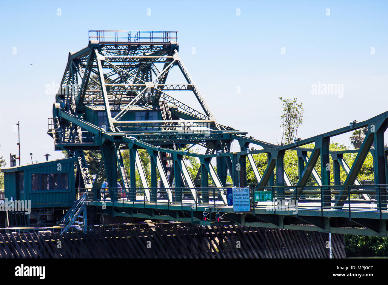 Kleine Zugbrücke über Kalifornien Slough Stockfoto