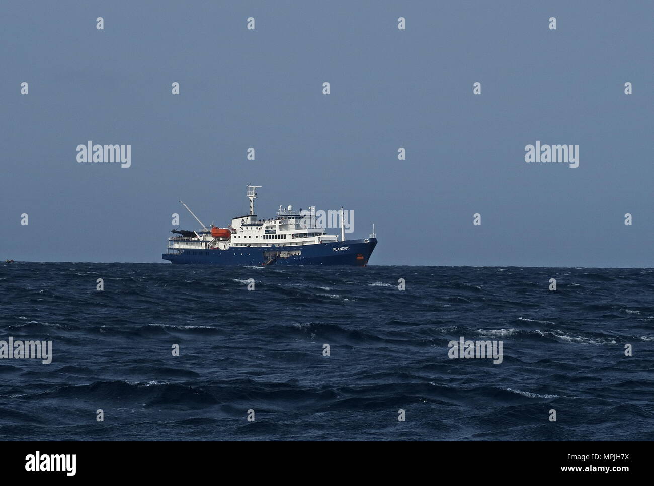 Plancius Passagiere laden in Zodiac boote Kap Verde, Atlantik kann Stockfoto