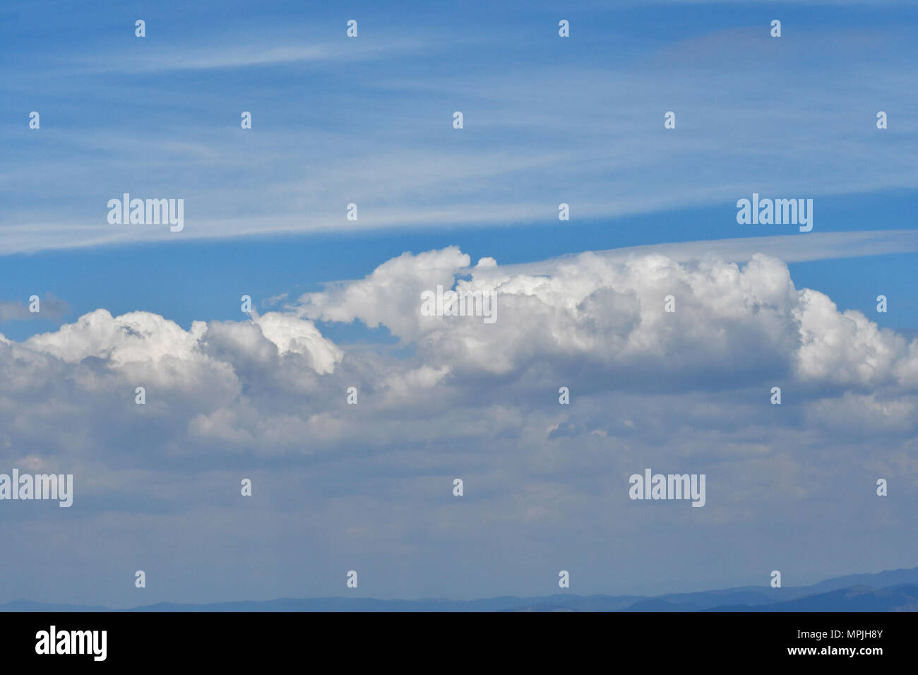 Nubes de Cielo Azul. Stockfoto