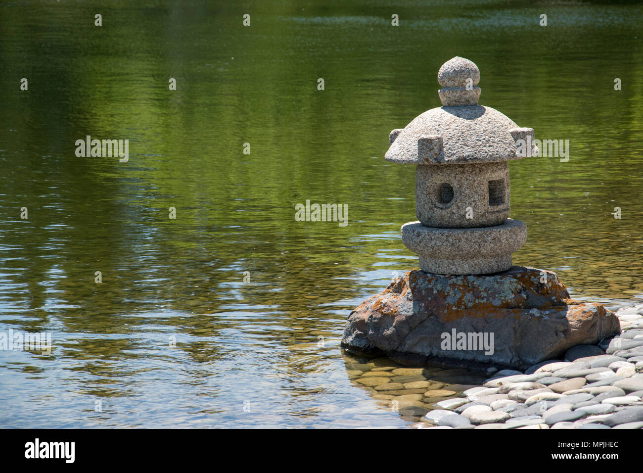 48+ Ab Im Teich, Mit einem teichnetz verhindern sie, dass blätter