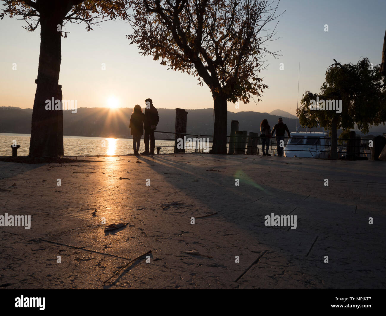 Ein Paar am gardasee Stockfoto