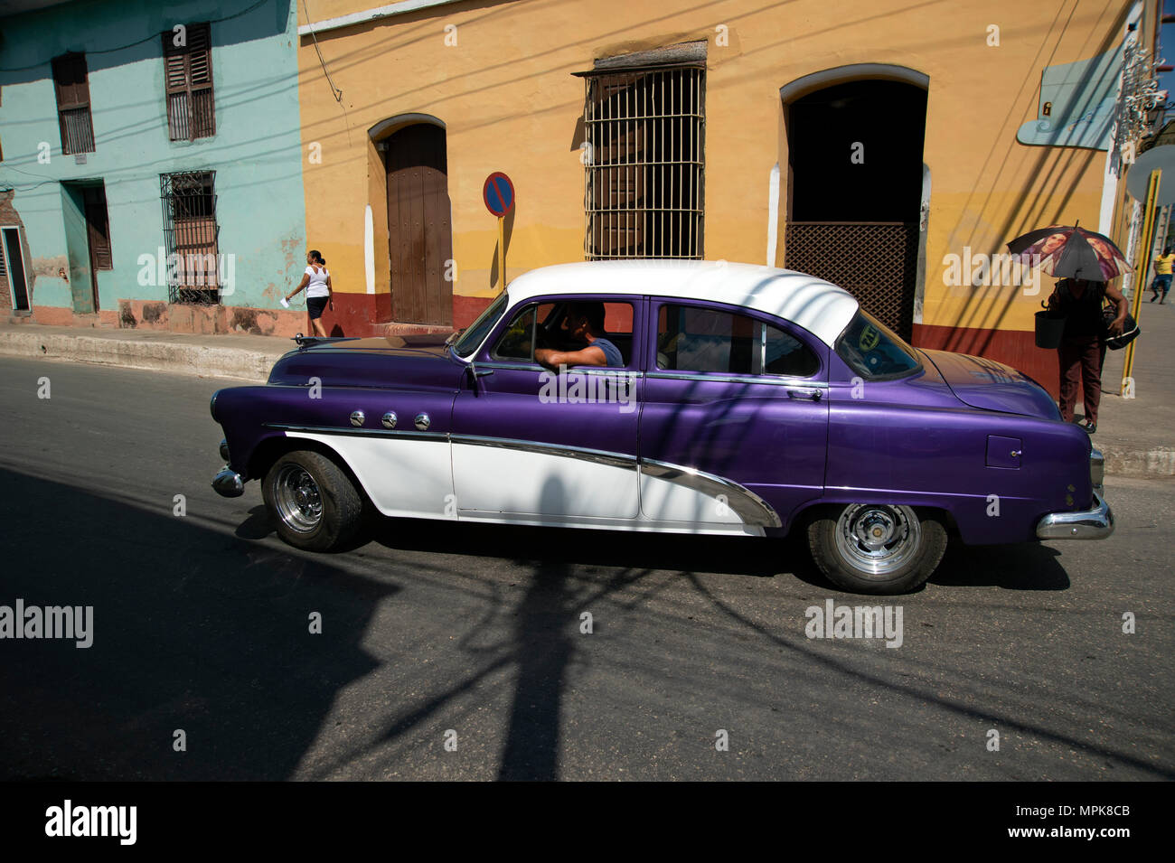 Wunderschön restaurierten klassischen Amerikanischen 1950 Autos in den Straßen von Trinidad Kuba Laufwerke Stockfoto