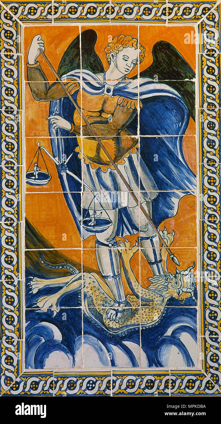 Erzengel Michael slaying Satan. Keramische Fliesen, Fassade der Kirche des Hl. Erzengels Michael. Valdecaballeros, Provinz Badajoz, Extremadura. Spanien. Stockfoto