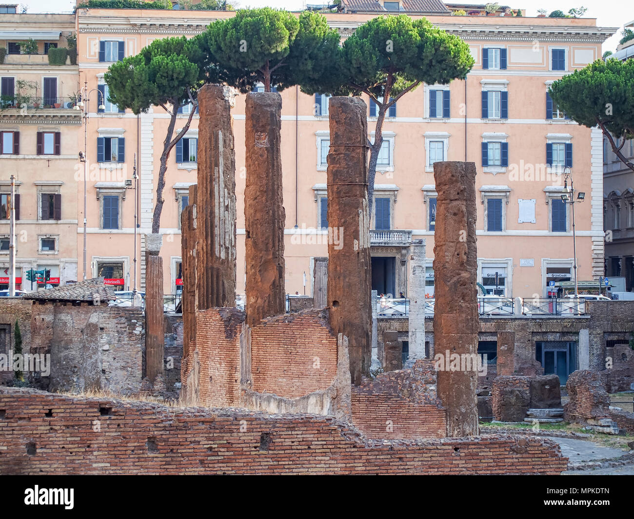 Rom, Italien, 19. JULI 2016: Bleibt der Tempel B, zu Fortuna Huiusce Diei am Largo di Torre Argentina in Rom, Italien Stockfoto