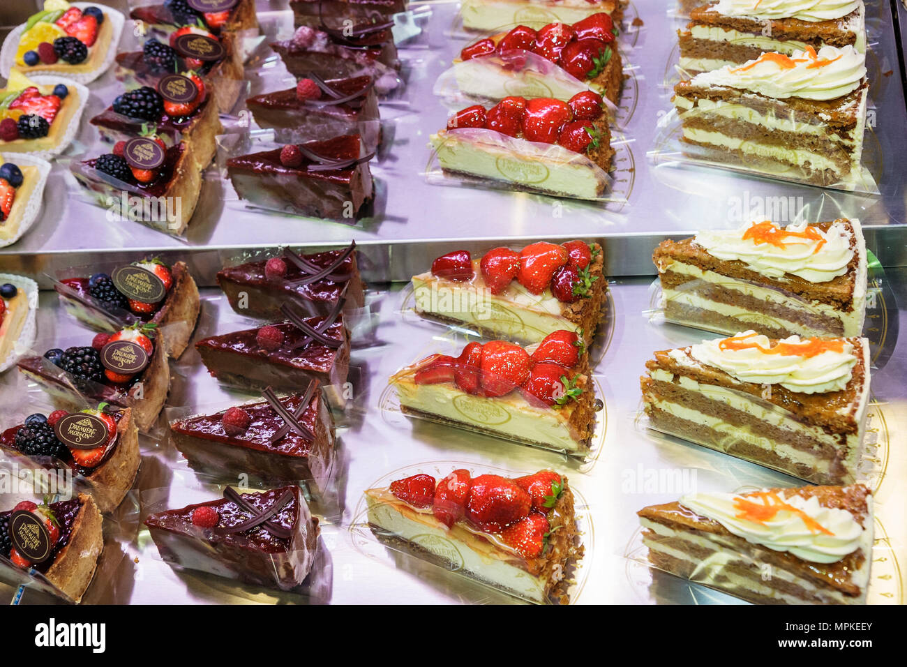 Montreal, Kanada, Provinz Quebec, Atwater Market, rue Saint Ambroise, Boulangerie Premiere Moisson, Bäckerei, Dessert, Verkaufskuchen, Kuchen, Kanada070704009 Stockfoto