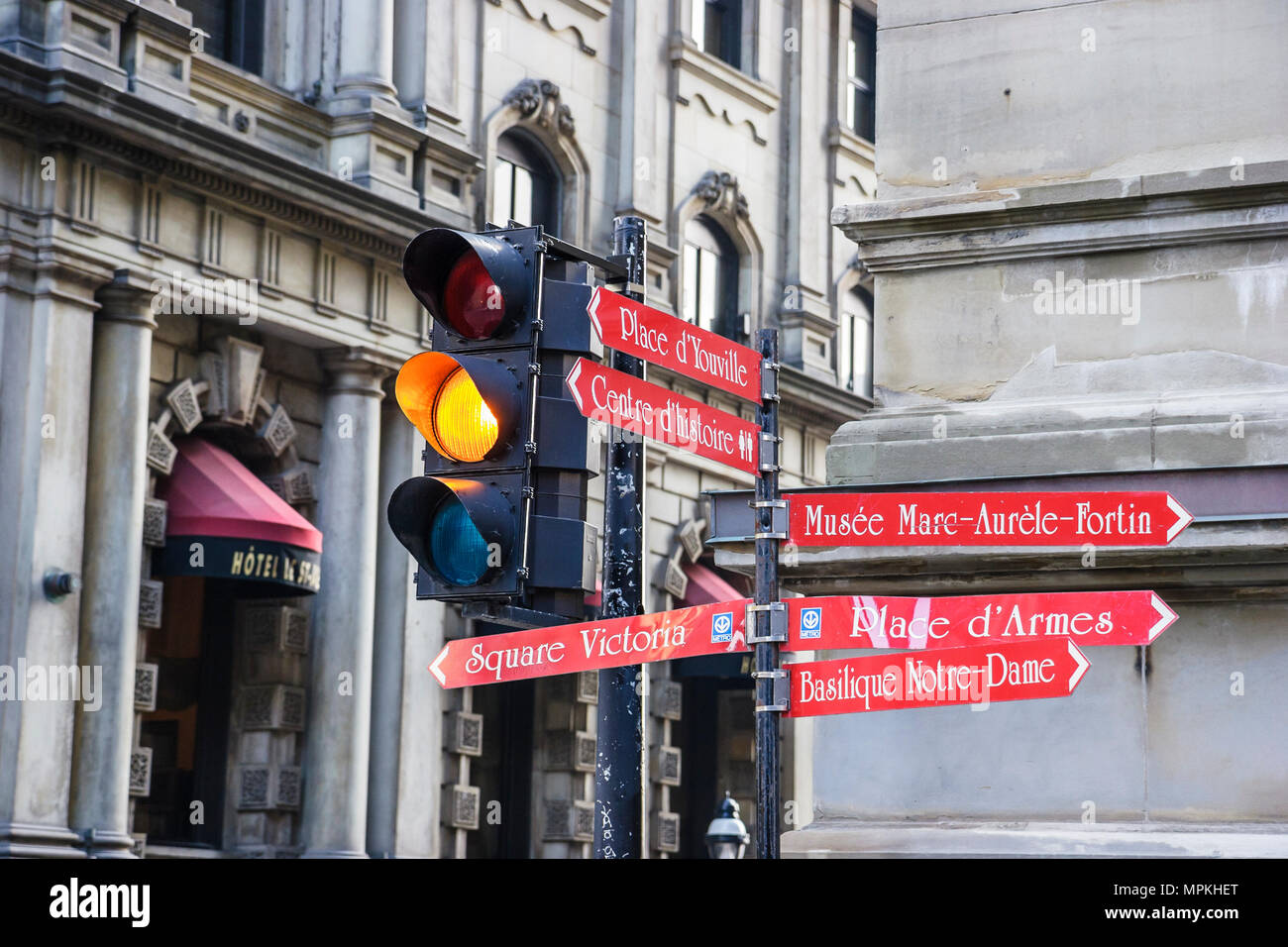 Montreal Kanada, Provinz Quebec, Vieux Montreal, Schilder, Ampel, Lichter, Besucher reisen Reise touristischer Tourismus Wahrzeichen, Kultur Cu Stockfoto