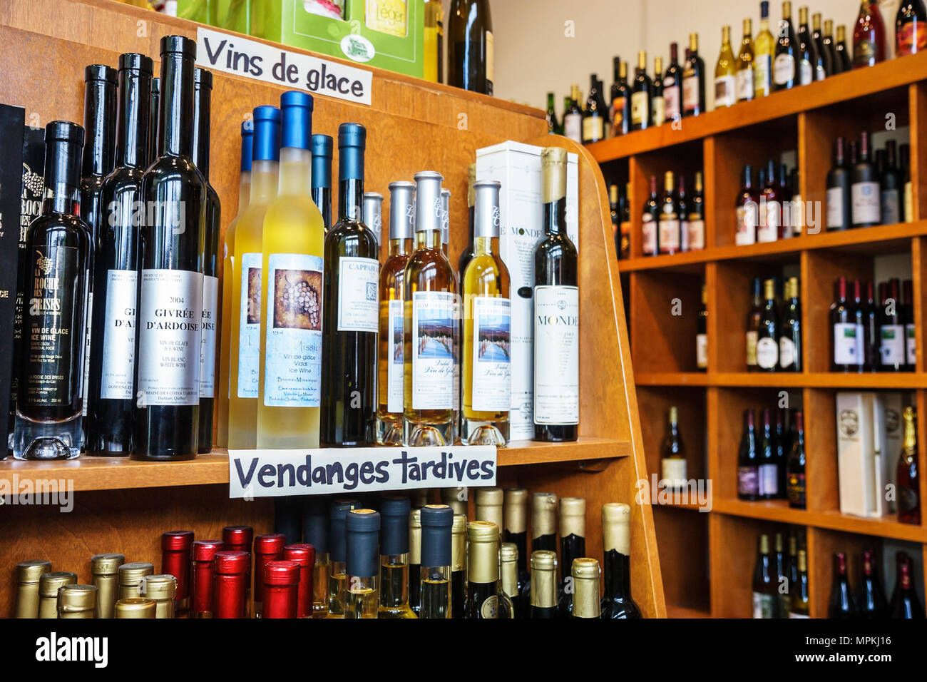 Montreal Kanada, Provinz Quebec, Little Italy, Place du Marche, Le Marche des Saveurs du Quebec, Wein aus der Spätlese, Flaschen, Canada070706056 Stockfoto