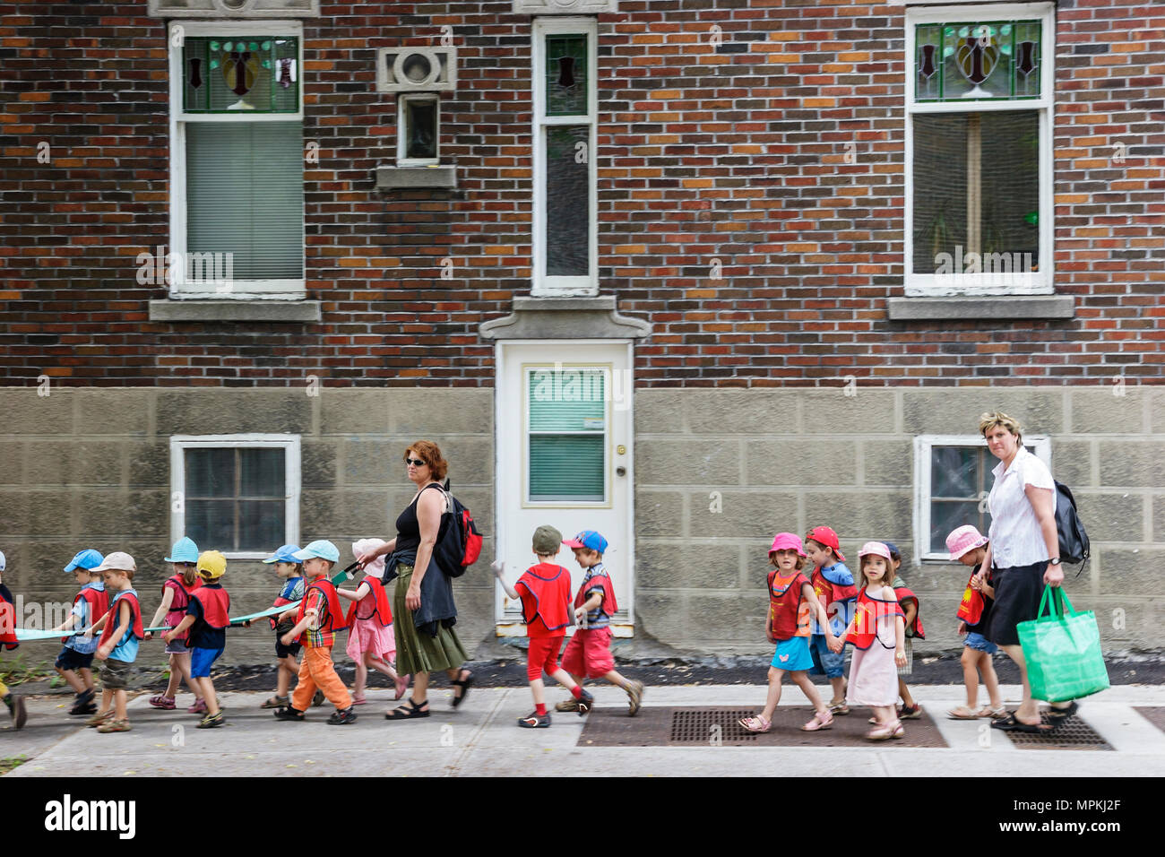 Montreal, Kanada, Provinz Quebec, rue de Brebeuf, Studenten der Kindertagesbetreuung, Lehrer, Lehrer, Exkursion, Kanada070706061 Stockfoto