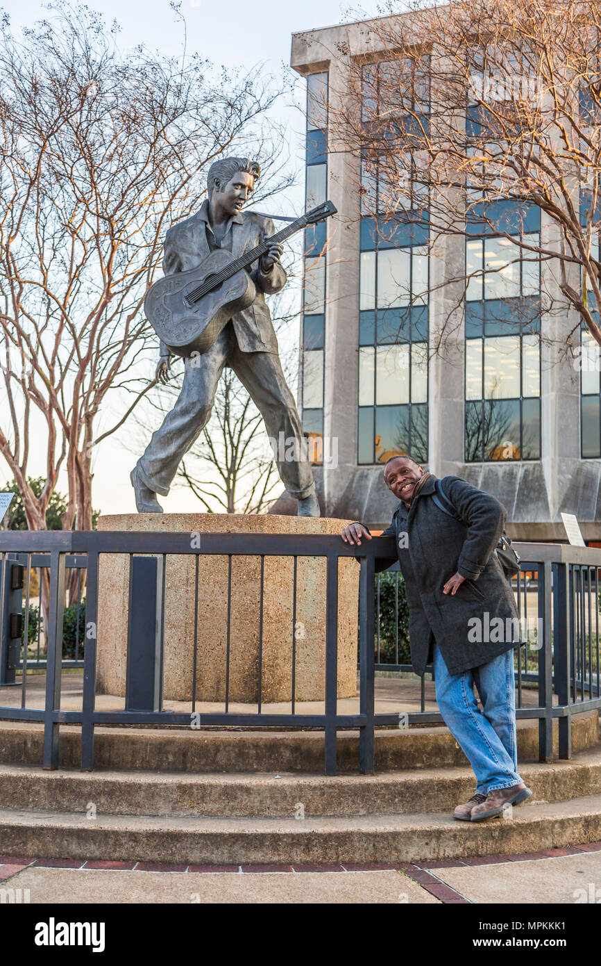 Statue von Elvis Presley auf der Elvis Presley Plaza in Memphis, Tennessee, USA Stockfoto