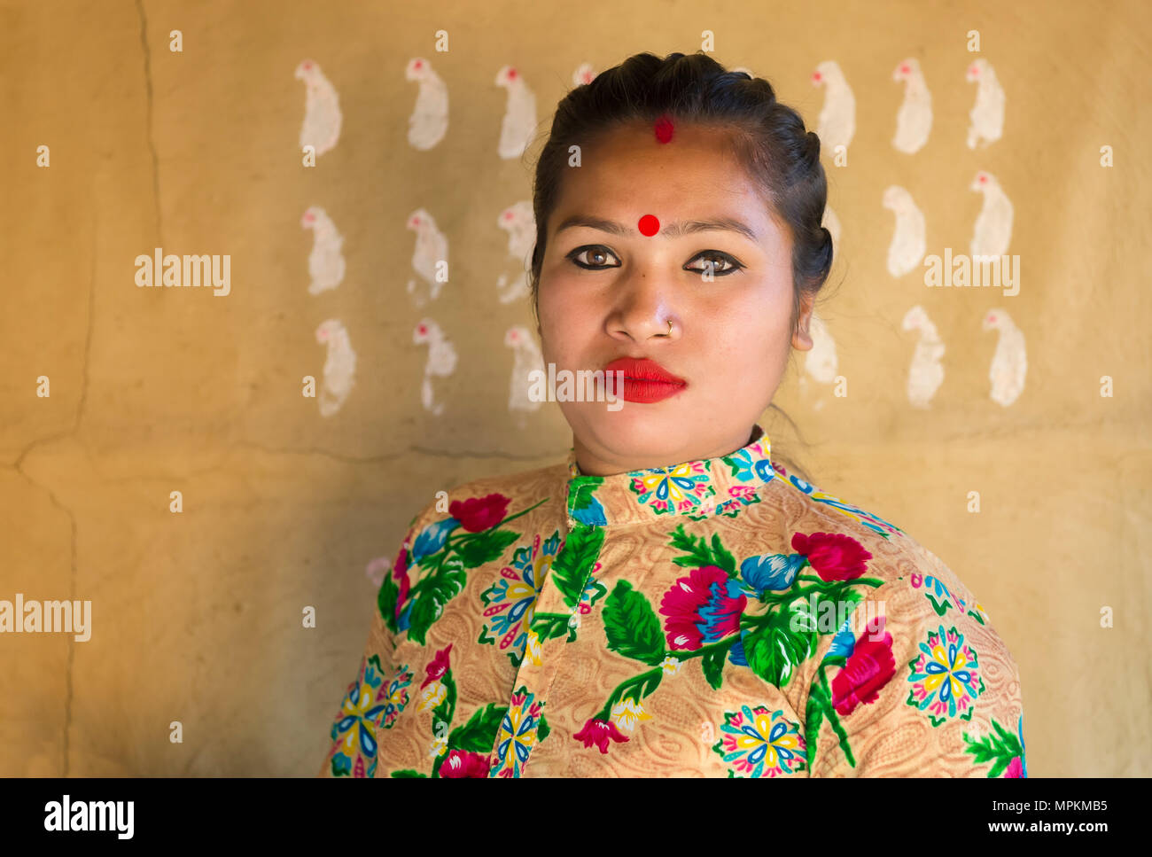 Nepalesische Frau der Tharu ethnische Gruppe, Porträt, Chitwan, Nepal Stockfoto