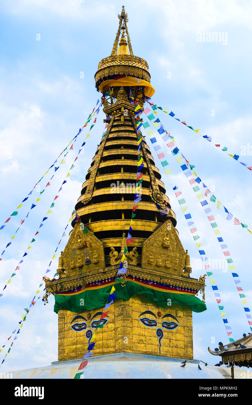 Swayambunath oder Monkey Tempel, zentrale Stupa und Buddhas Augen, UNESCO-Weltkulturerbe, Kathmandu, Nepal, Asien Stockfoto