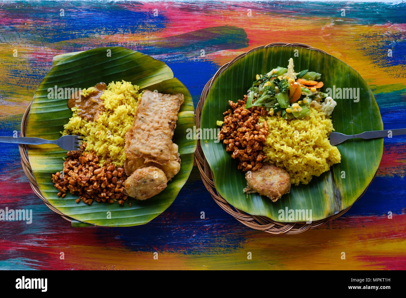 Vegane oder vegetarische Gerichte restaurant Seitenansicht, pikanten indischen Reis in der Schüssel. Gesunde traditionelle östliche Local Food Stockfoto