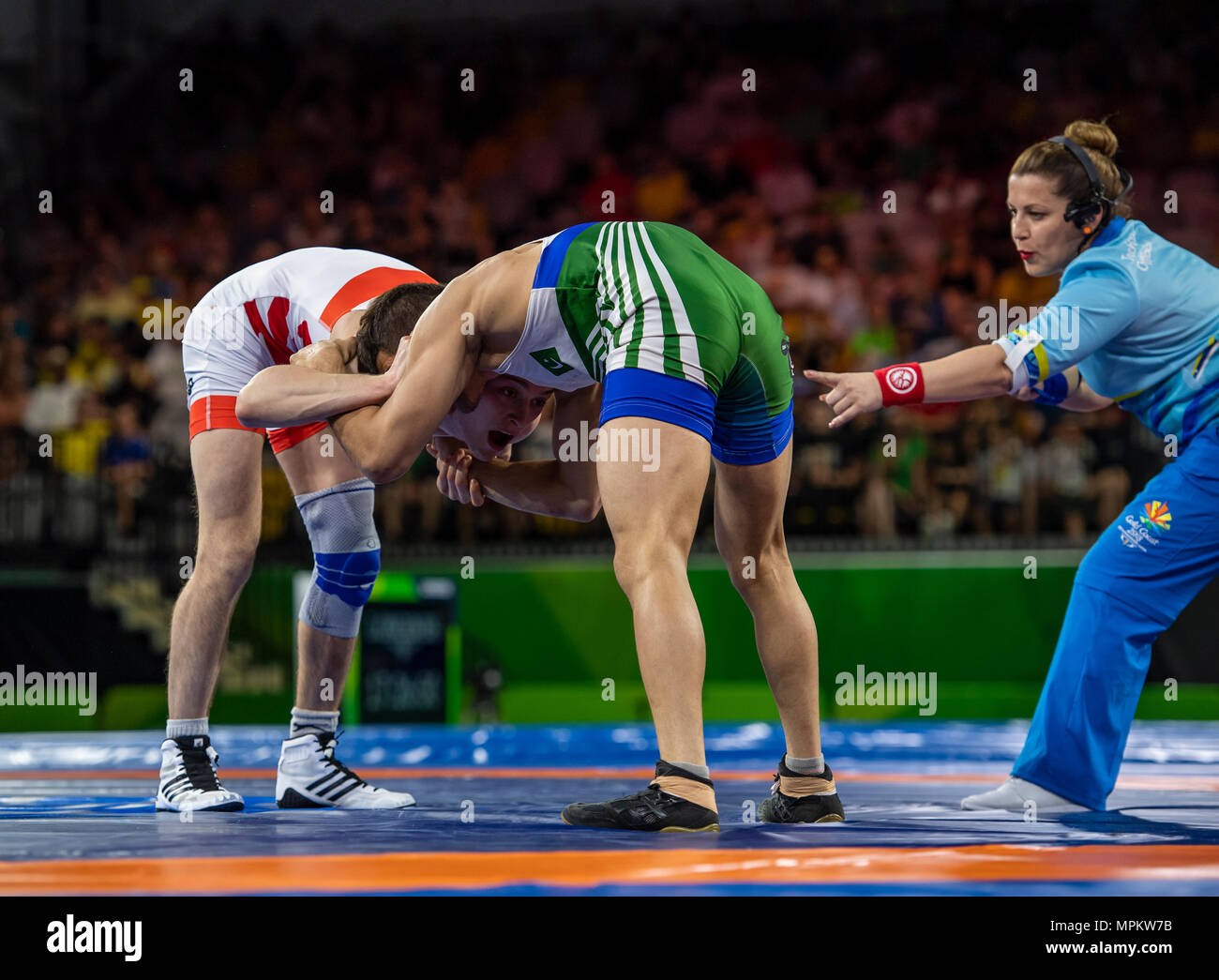 GOLD COAST, AUSTRALIEN - 12. April: Muhammad Bilal von Pakistan v George Ramm von England konkurrieren in der Männer 57 kg Bronzemedaille Freestyle übereinstimmen. Stockfoto