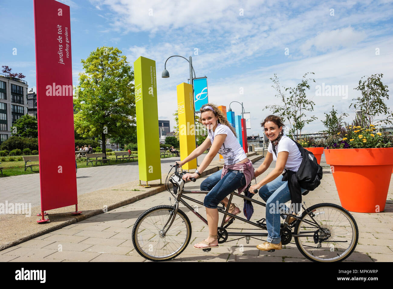 Montreal Kanada, Quebec Province, Rue de la Commune, Internationales Flora Montreal Garden Festival, Festivalmesse, Tandemfahrrad, Radfahren, Reiten, Radfahren, r Stockfoto