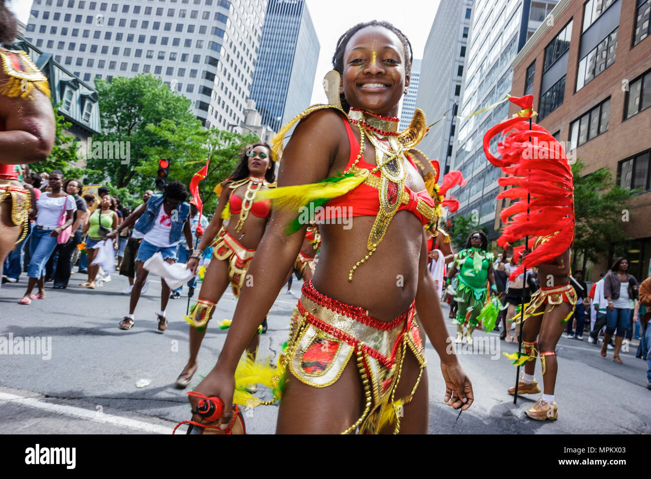 Montreal Kanada, Provinz Quebec, Boulevard Rene Levesque, Carifiesta, karibische Parade im Mardi Gras-Stil, Kostüm, lächelnder schwarzer Teenager, Teenager, gir Stockfoto