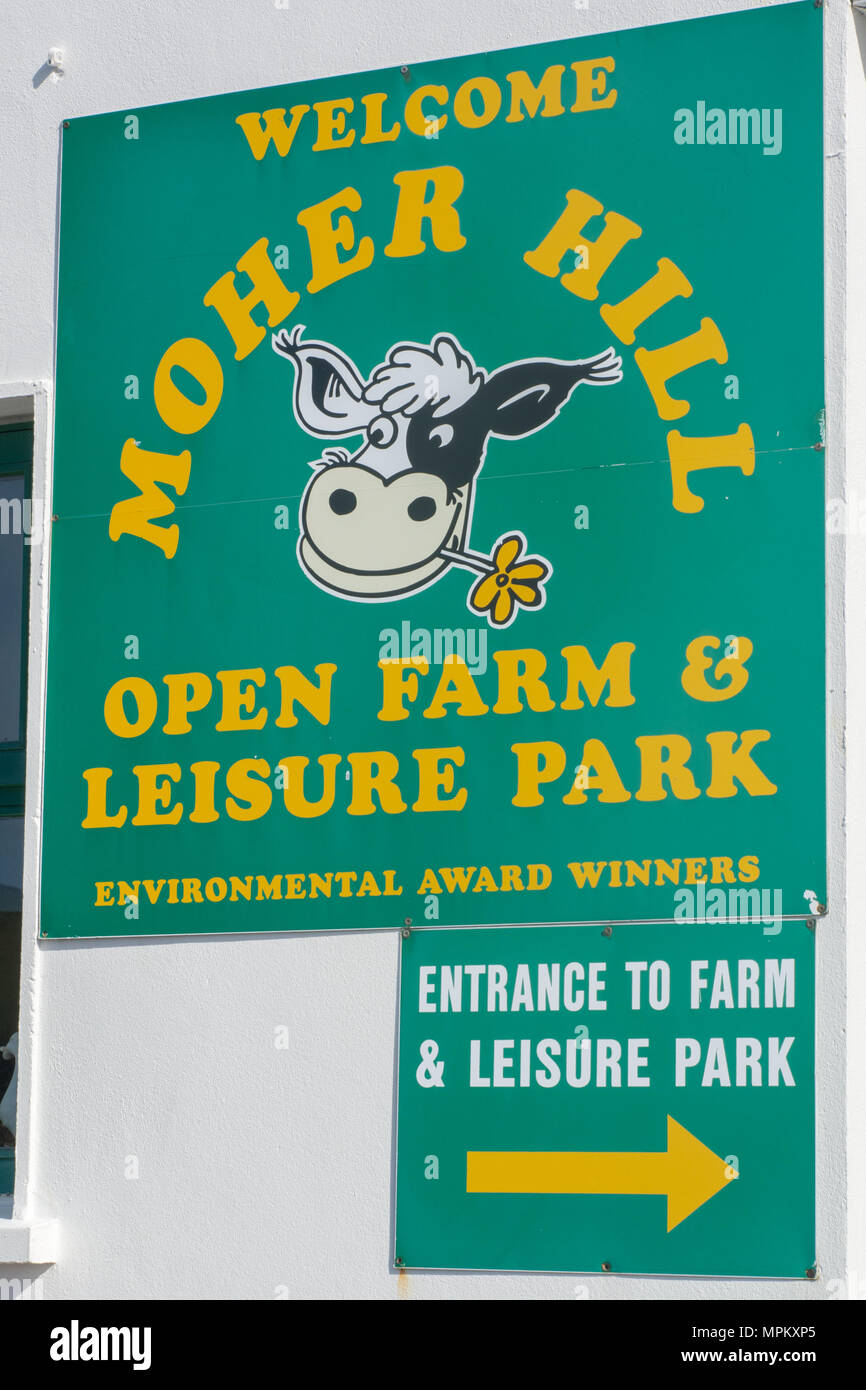 Zeichen für die moher Hill Open Farm & Freizeit Park an der Liscannor im County Clare in Irland entlang der wilden Atlantik weg Stockfoto
