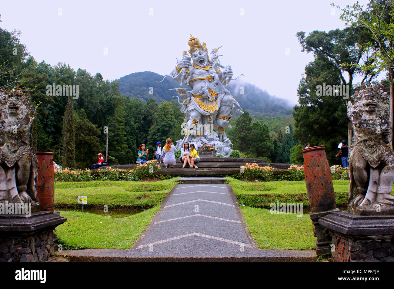 Patung Rahwana Statue Botanischer Garten Park Kuta Bali