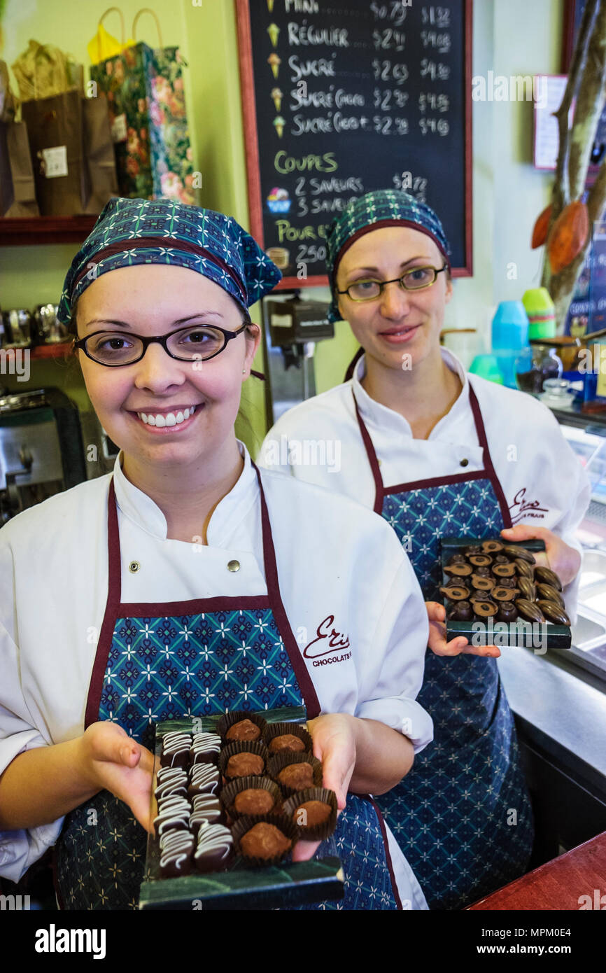 Quebec Canada, Rue Saint Jean, Erico Choco Musee, Schokoladendessert, lächelnde Angestellte, Süßigkeiten Canada070712074 Stockfoto