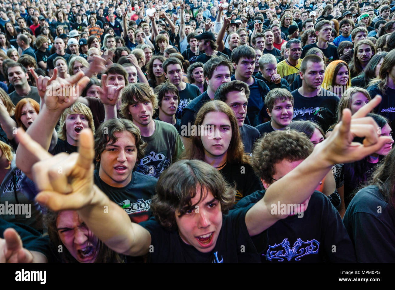 Quebec Kanada,Grande Allee,Le Pigeonner Park,Sommerfestival,Festivalmesse,Forgotten Tales Power Heavy Metal Band Sonia Pineault Sängerkonzert,Fans, Stockfoto