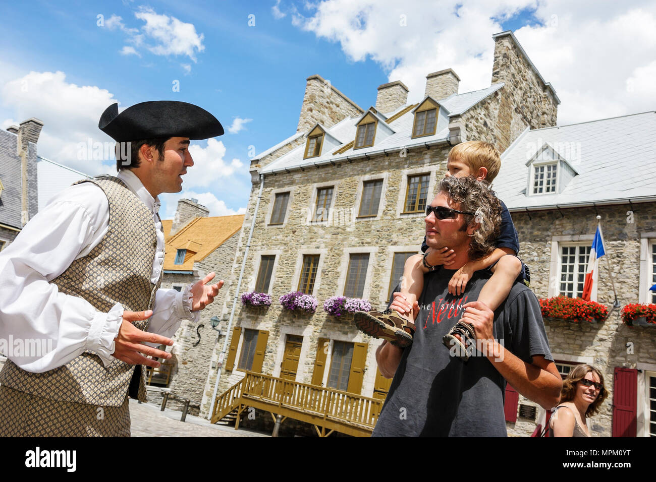 Quebec Kanada, Unterstadt, Place Royal, Reenactor, Reenact, Rollenspiel, Act, Kostüm, Schauspieler, Kolonialkostüm, Vater, Eltern, Sohn, historische Gebäude, Stadt Stockfoto